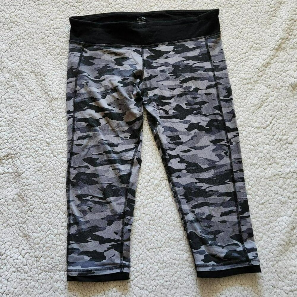 Champion black & grey camo capri leggings Sz M/L y2k festivals athleisure urban